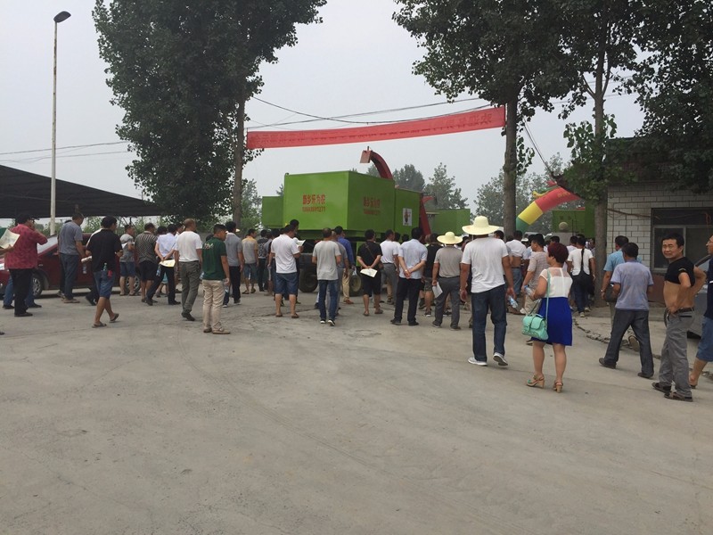 2018年度莖穗兼收玉米收割機大型現(xiàn)場演示會